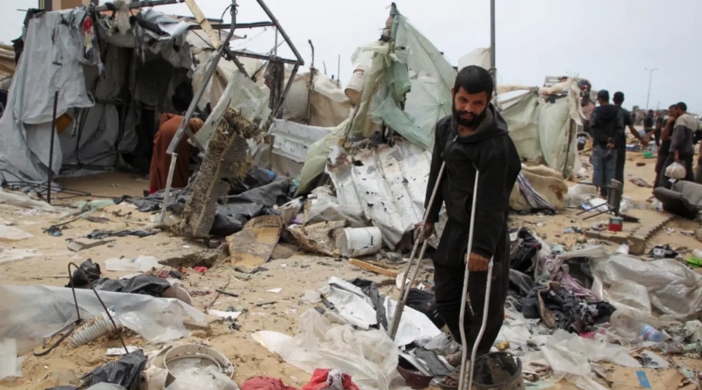 Night of Horror: Rafah Camp Devastated by Israeli Bombing