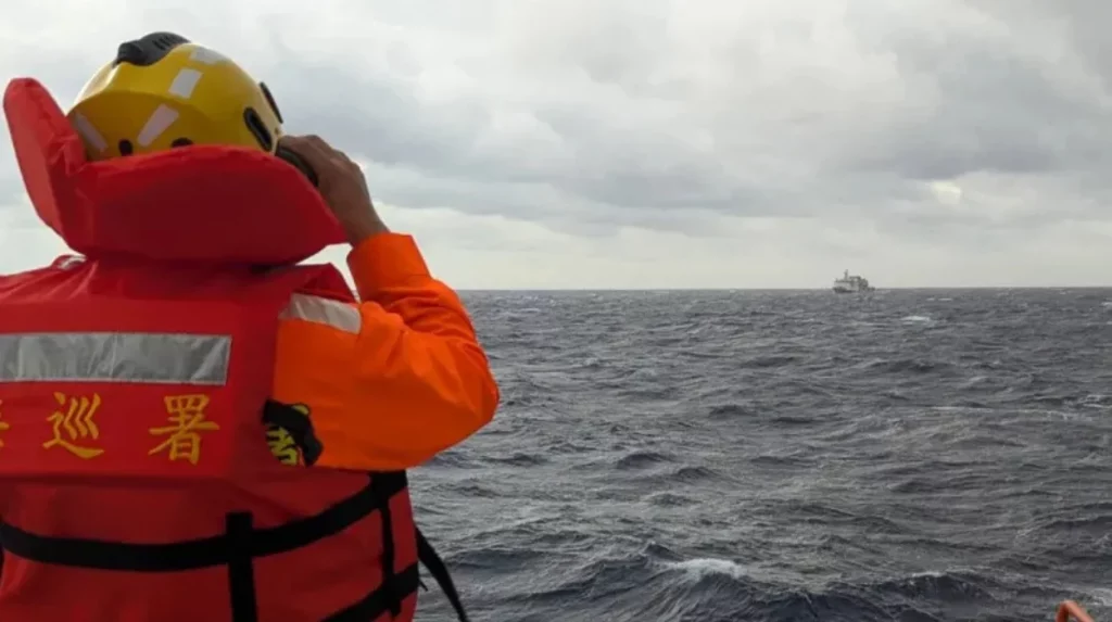 Tensions escalate in Taiwan Strait as military raises alert amid Chinese maneuvers