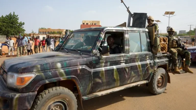 How did Russian forces help repel ISIL attack on Niger’s airport?